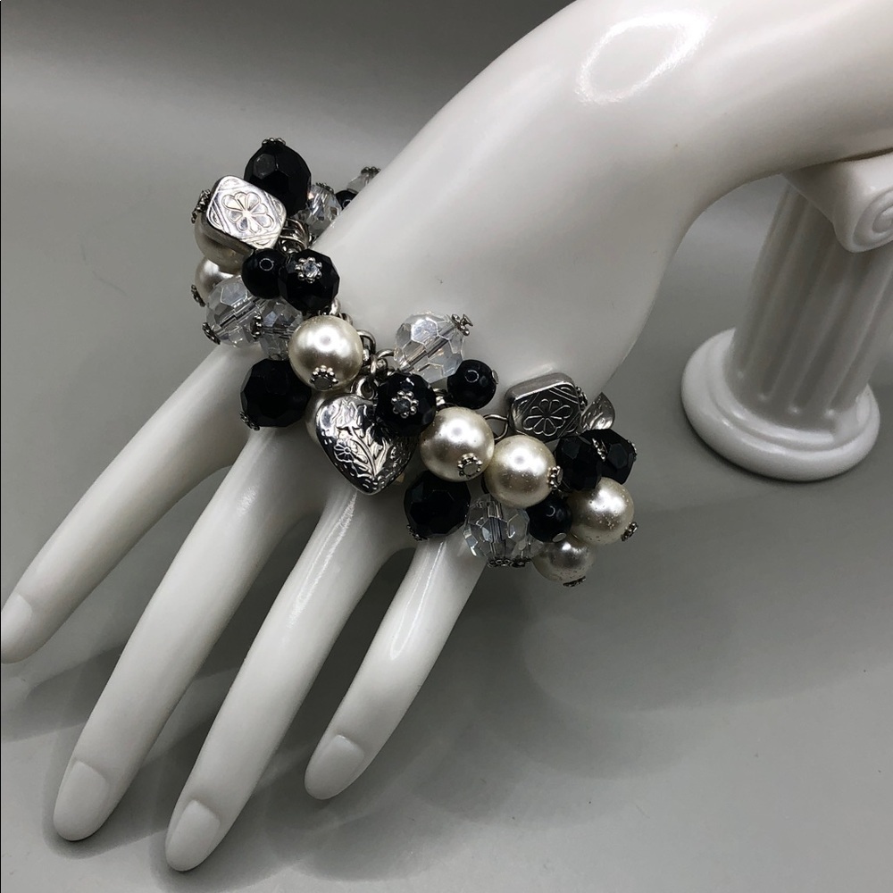 Vintage 90's faux pearls heart charms cluster dressy stretch bracelet 6.5 wrist.